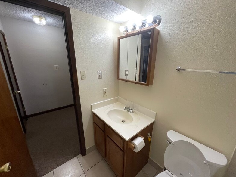 Building Photo - 1824 Hickory Ave