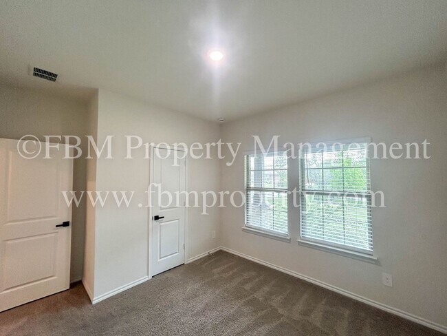 Building Photo - 935 Keystone Ct