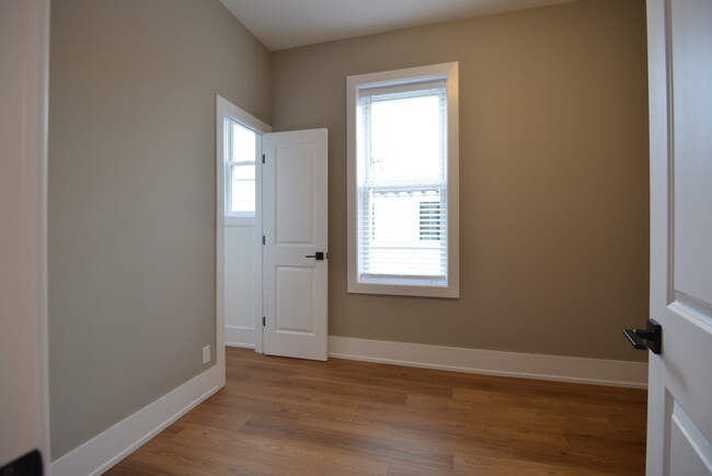 Building Photo - 4113 N Damen Ave