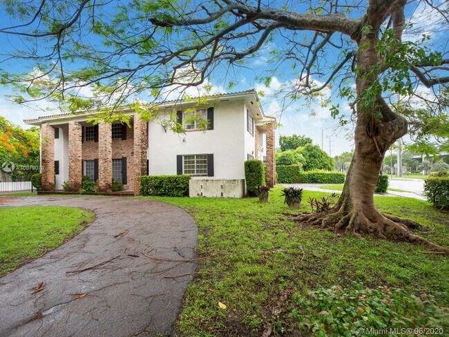 Building Photo - 5099 Ponce de Leon Blvd