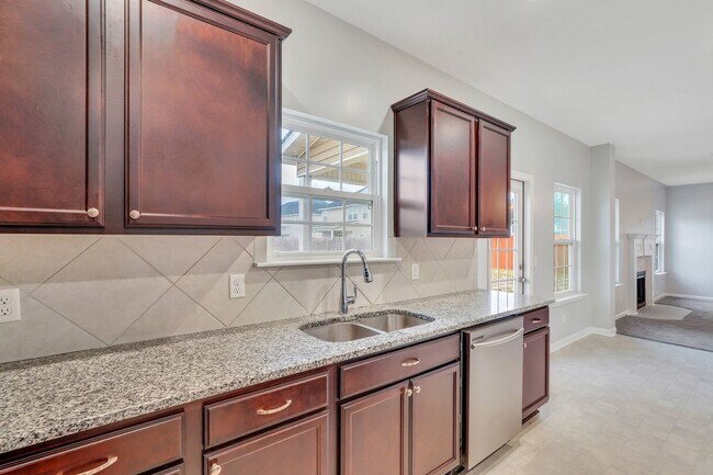 Building Photo - COMING EARLY JUNE 2026! (Pet Friendly)