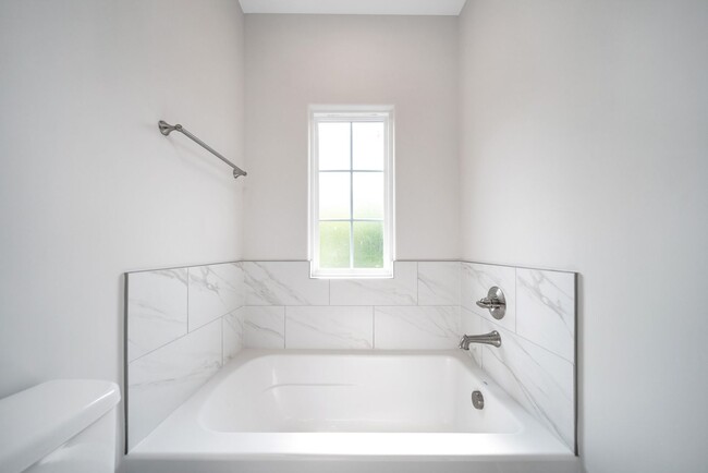 Building Photo - Stunning 2BE/2.5BA townhome next to Percy ...