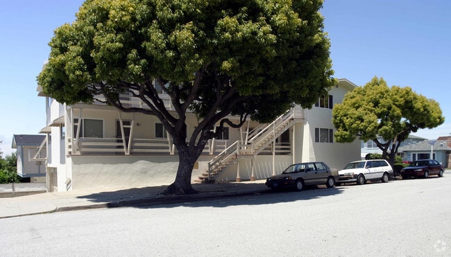 Building Photo - 200-210 Chadbourne Ave