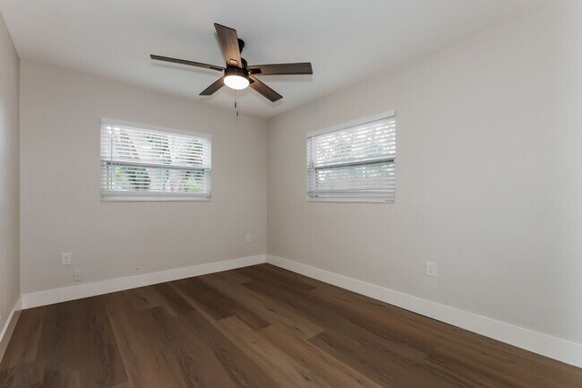 Building Photo - Fully Remodeled 3-Bedroom + Den Home for R...