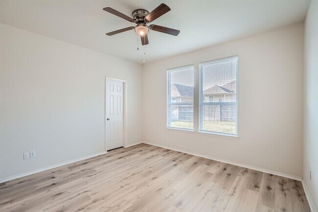 Building Photo - 190 Purple Heart Dr