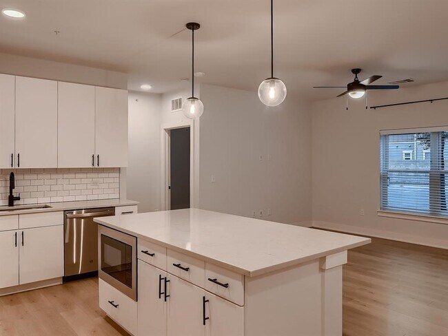 Building Photo - 3101 Govalle Ave