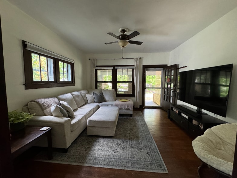 Building Photo - 336 N Lesley Ave