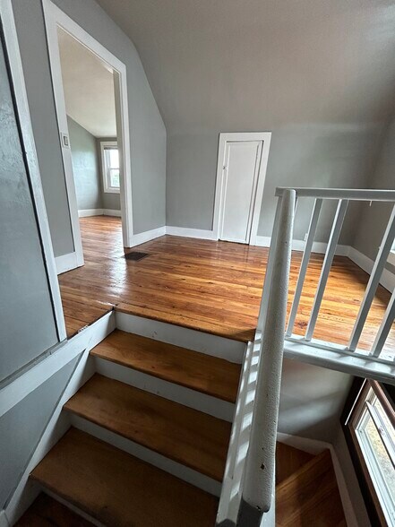 Building Photo - 1140 Plymouth Ave S