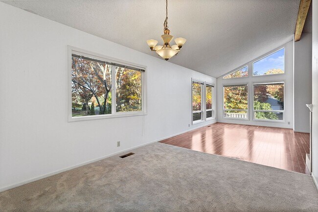 Building Photo - Spacious Home ! Huge living room, 2nd family room, kitchen nook and extra room off kitchen. Large...