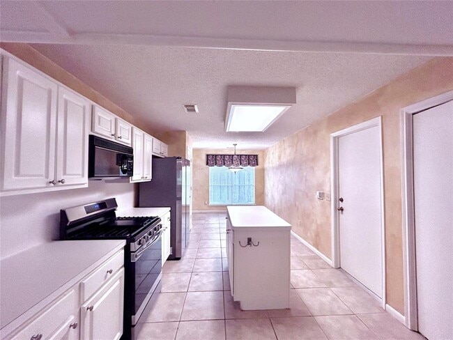 Building Photo - 10011 Territory Ln