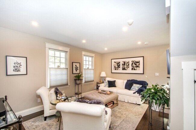 Building Photo - 108-110-110 Elm St