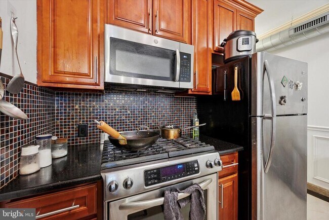 Building Photo - 138 S 11th St