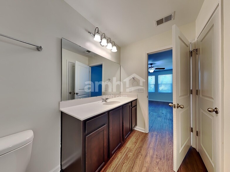 Building Photo - 123 Orion Way