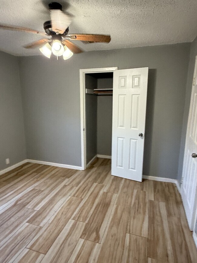 Building Photo - 5115 Balkin St