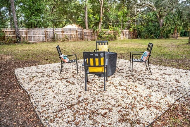 Building Photo - 2001 N 61st Ave