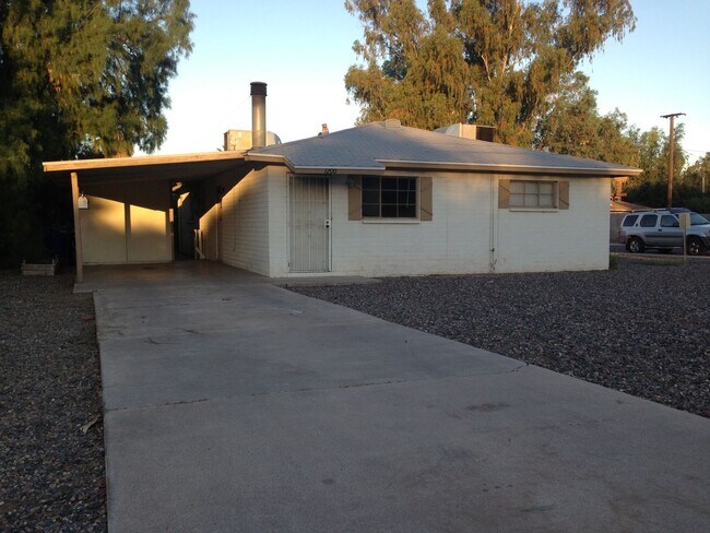 Building Photo - 1200 S Farmer Ave