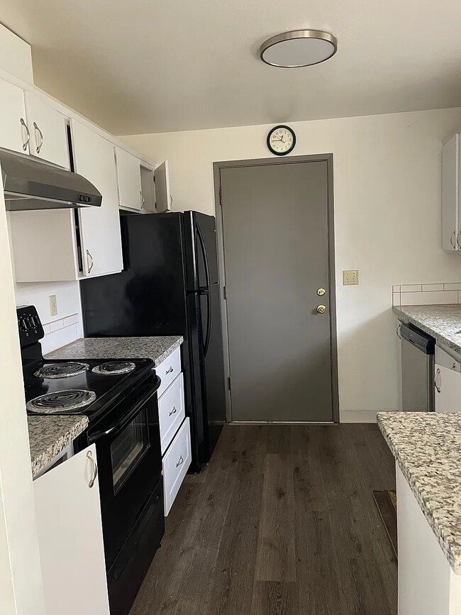 Building Photo - Aloha House