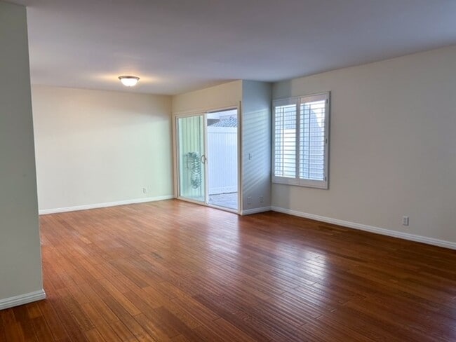 Building Photo - 3 Bedroom + 2.5 Bathroom Condo | Ralston Village Community | Ventura | Unfurnished