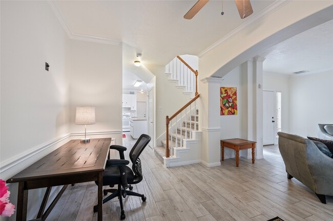 Building Photo - 2060 Glencove Dr