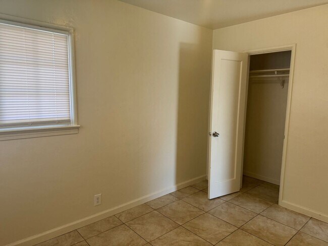 Building Photo - 232 Warren Ave