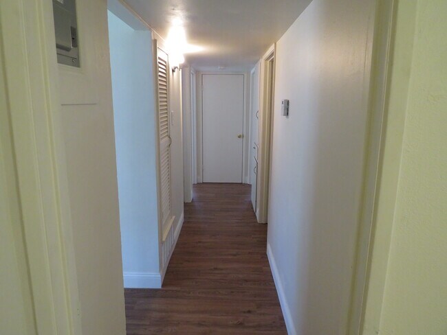 Building Photo - 419 Anton Dr