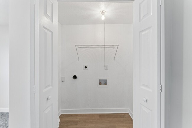 Building Photo - This cozy residence features a bright living space and well-appointed kitchen.  1st month is FREE...