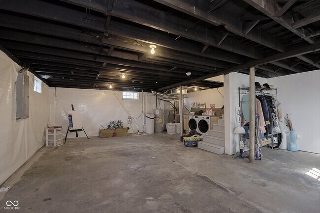Building Photo - 825 Iowa St