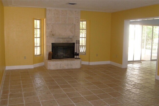Building Photo - 1876 Mid Ocean Cir