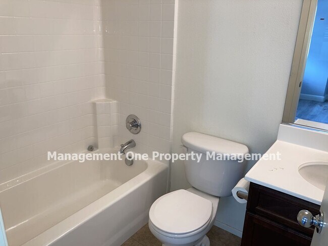 Building Photo - Beautiful Serafina Gated Community Townhome