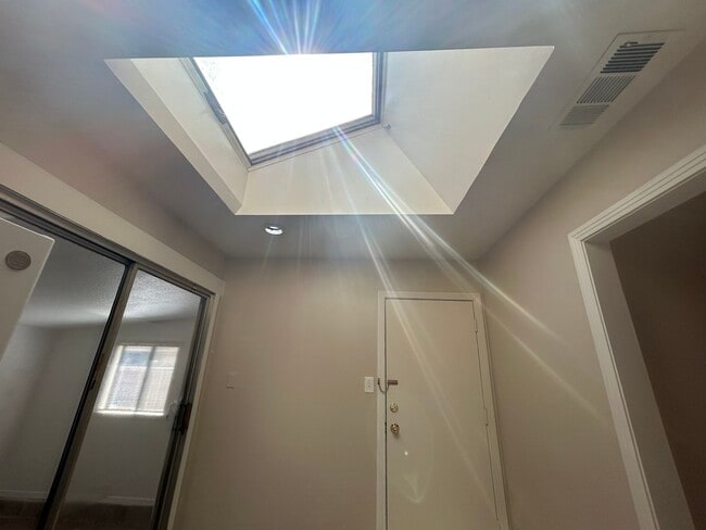 Building Photo - Charming Single Story 2-Bedroom Home in Ma...