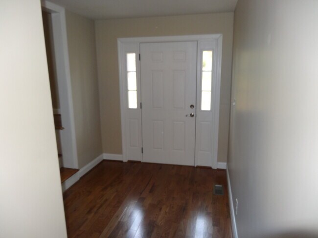 Building Photo - 5773 Gumtree Rd