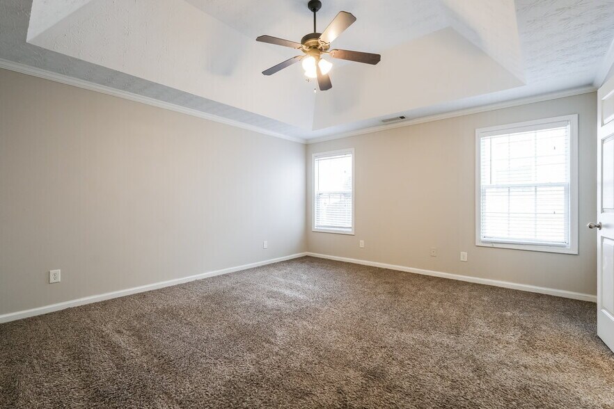 Building Photo - 111 Village Dr