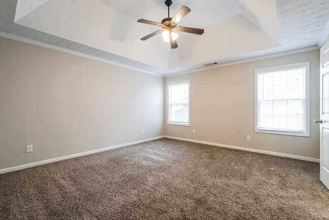 Building Photo - 111 Village Dr