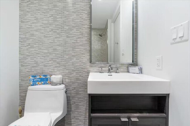 Building Photo - 555 10th Ave