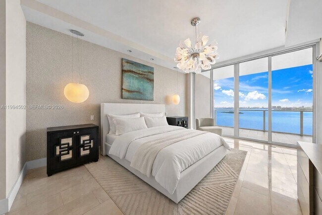 Building Photo - 2020 N Bayshore Dr