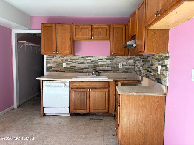 Building Photo - 165 Village Dr