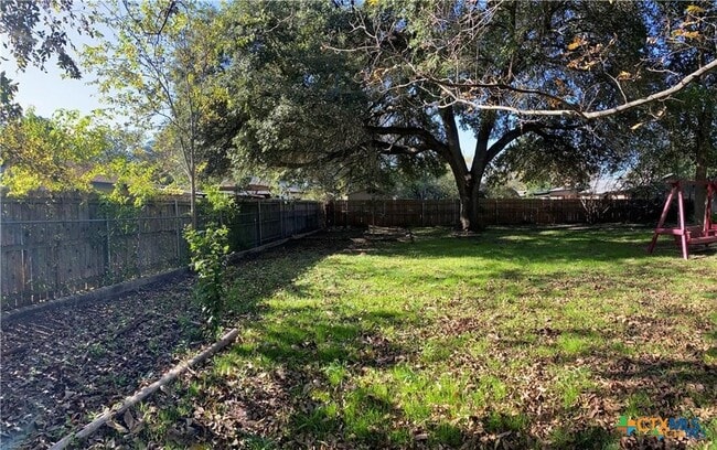 Building Photo - 1250 E Common St