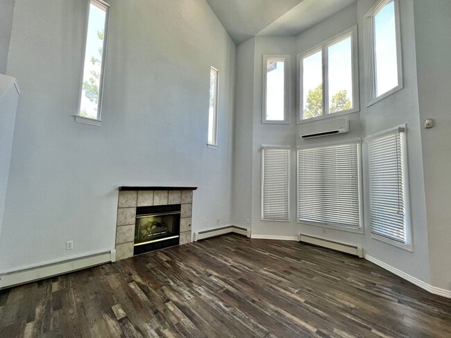 Building Photo - 3 Bed, 3 Bath Townhome in Fort Collins!