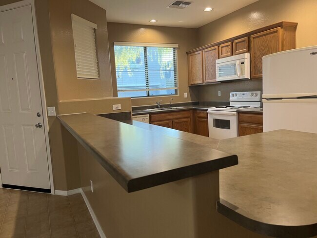 Building Photo - 1250 S Rialto