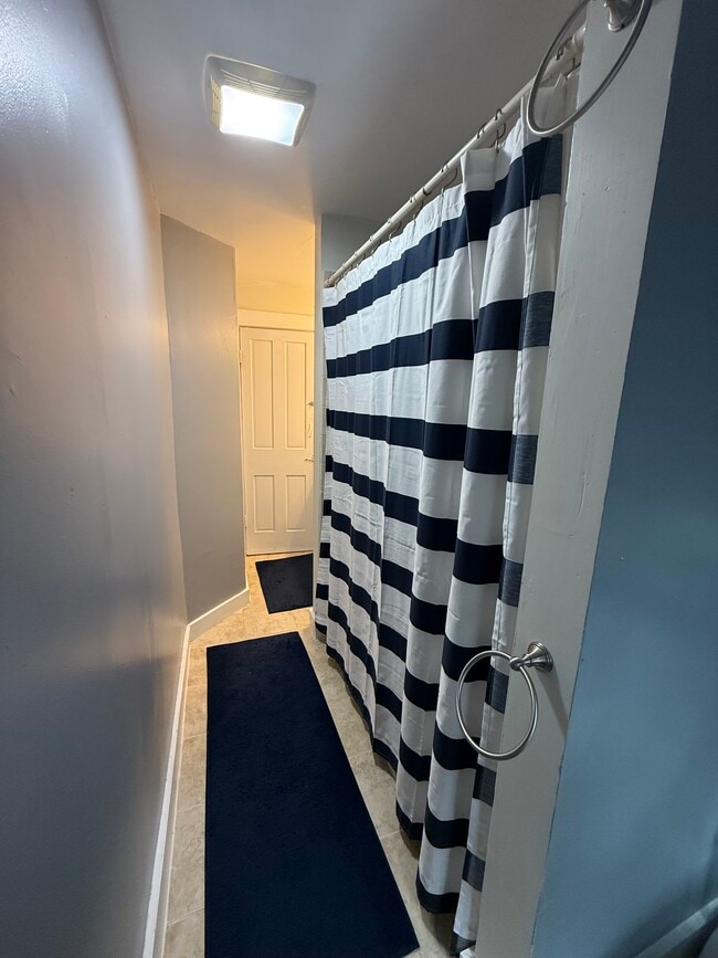 Building Photo - 72 Main St