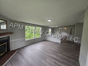 Building Photo - Spacious modular home in Hopkins