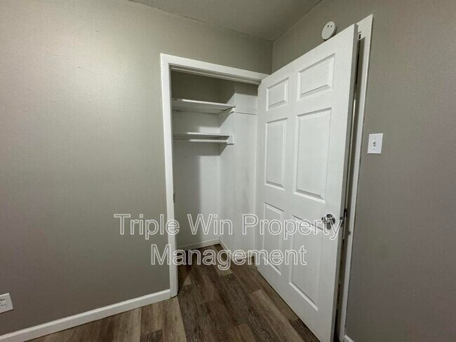 Building Photo - 11930 N Ranch Dr