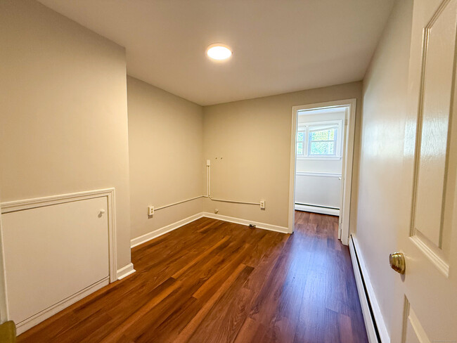 Building Photo - 115 Fuller Dr