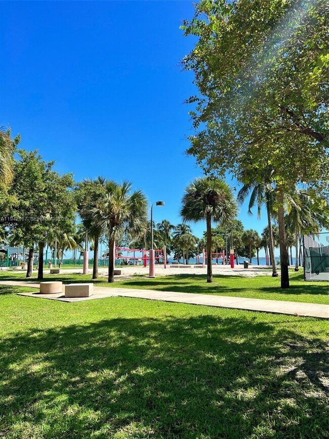 Building Photo - 1750 N Bayshore Dr