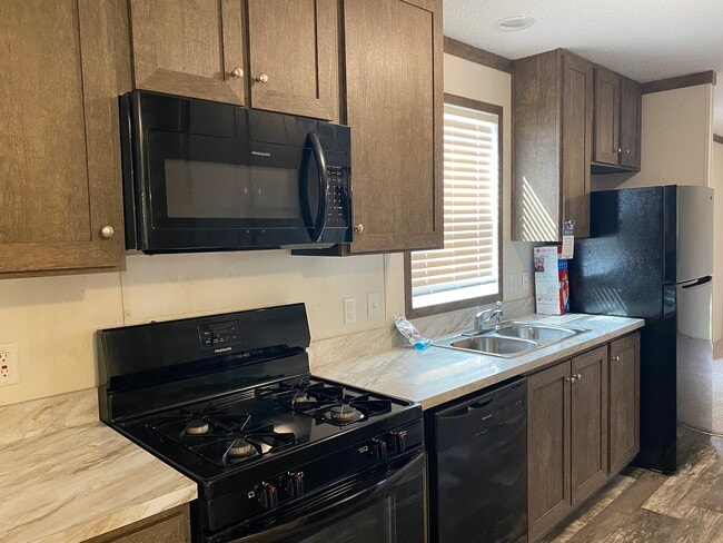 Primary Photo - 3413 Bissell Rd