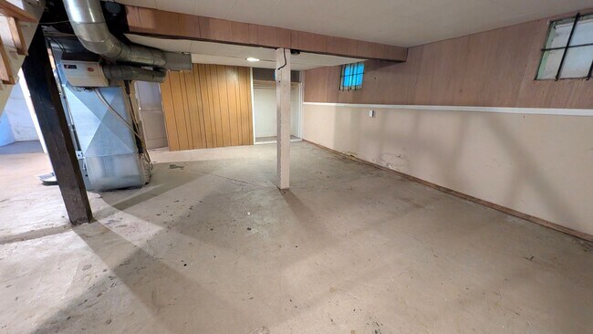 Building Photo - 1252 Fleming Ave