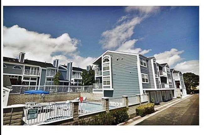 Building Photo - 854 Halyard