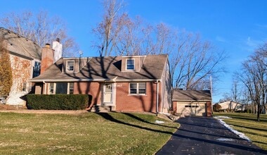 Building Photo - 917 S Summit St