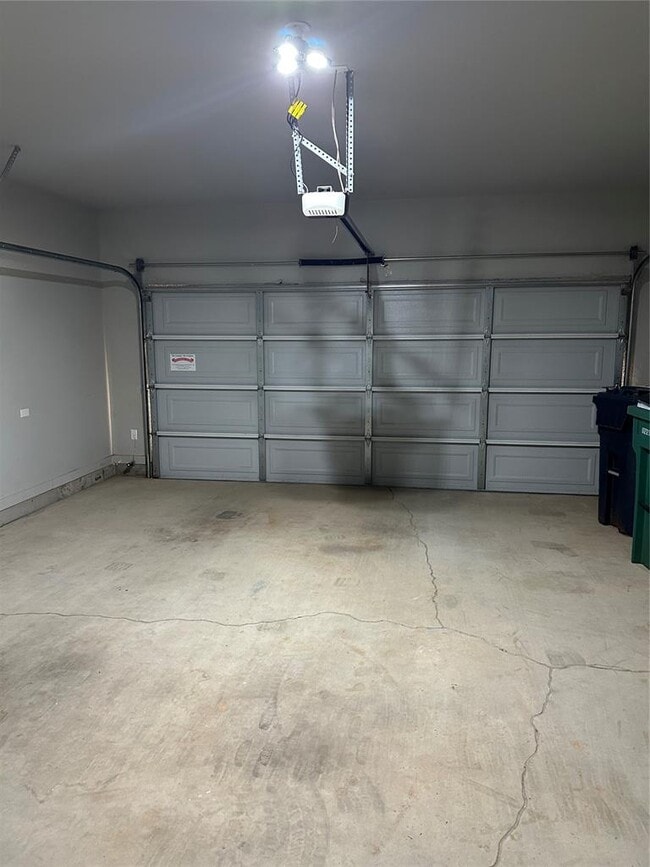 Building Photo - 14328 Peach Tree Dr