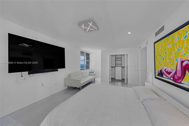 Building Photo - 5555 Collins Ave